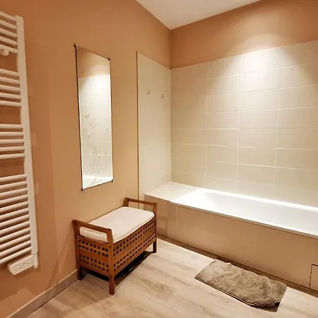 De Remi, Jardin Et Jacuzzi Aigues-Vives (Gard)
